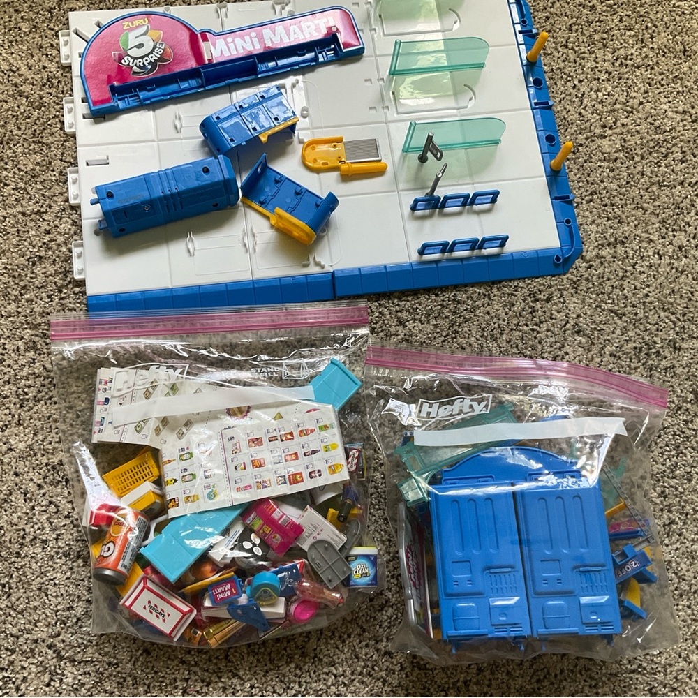 Mini Mart Playset with Accessories - Picture 2 of 3